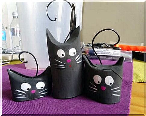 Activity paper cats with recyclable materials.