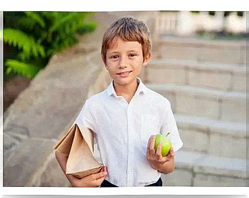 A snack outside the house with a piece of fruit.