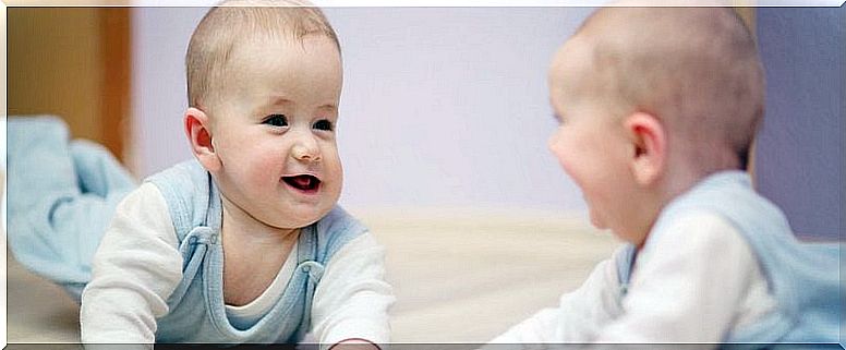 6 benefits of playing with your baby in front of the mirror