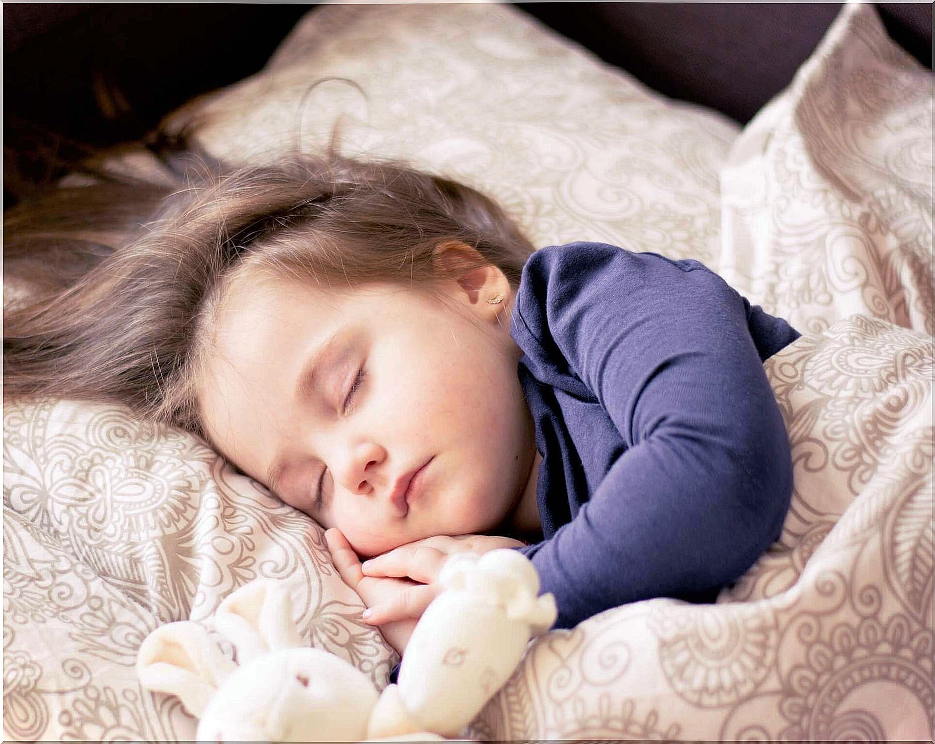 Children who go to bed late have more problems, study finds