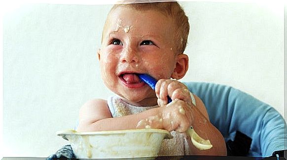 There are children who play with food a lot at the beginning