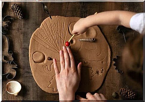 Playing with clay stimulates and makes children happier