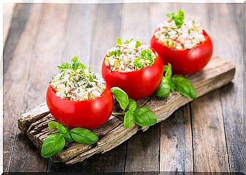 Stuffed tomatoes are a great option for making quick dinners.