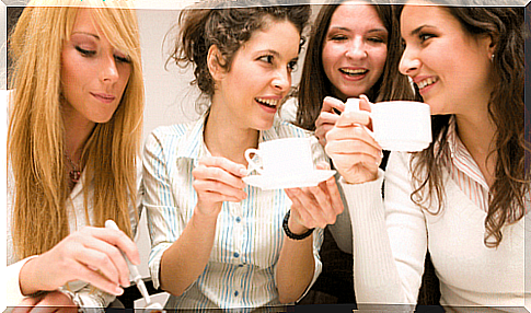 Women drinking coffee