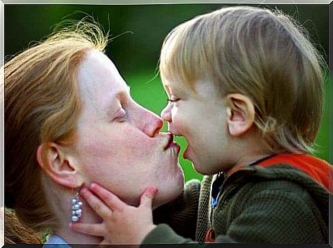 A child pays more attention to his mother's voice.