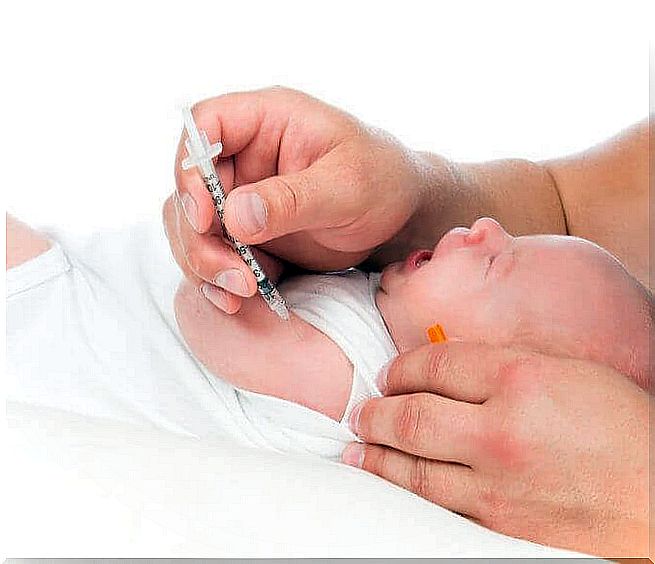 Baby receives vitamin K injection 